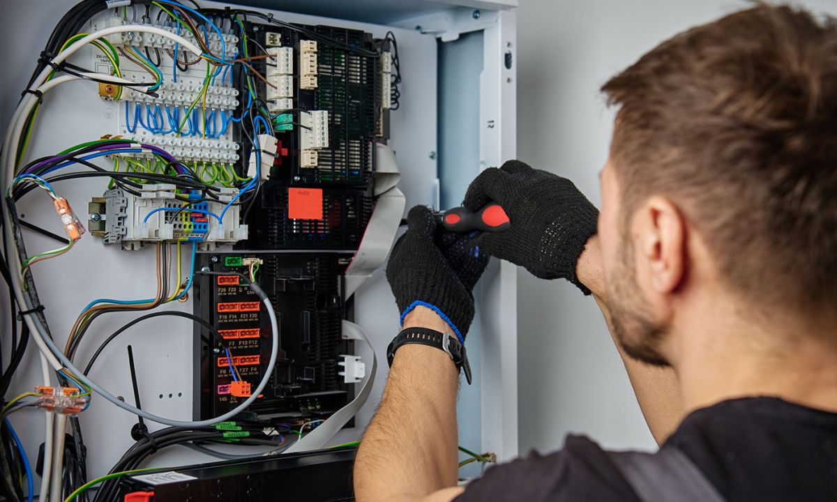 AR Praktijkopleidingen | Opleiding elektrotechniek (e)